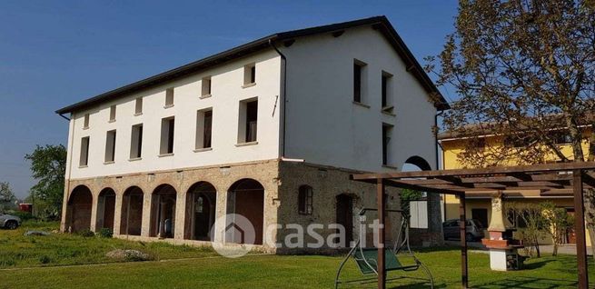 Villa in residenziale in Via Carlo Darwin 13
