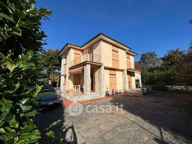 Villa in residenziale in 