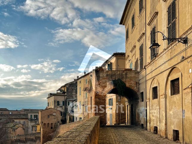 Casa bi/trifamiliare in residenziale in 