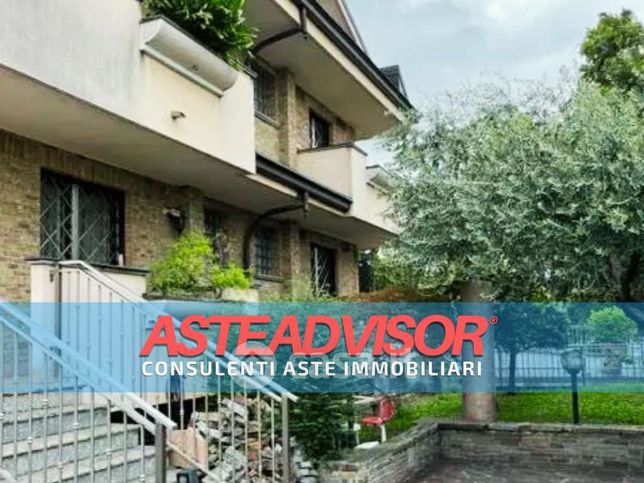 Villa in residenziale in Via Renato Serra 27