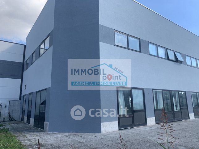 Ufficio in commerciale in 