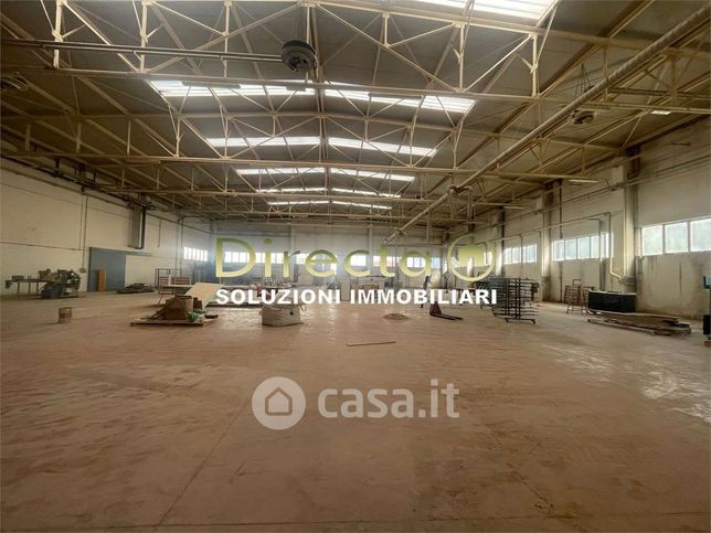 Capannone in commerciale in Strada Maestra D'Italia