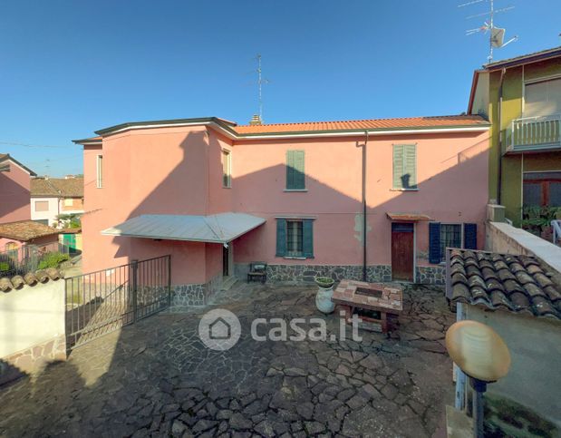 Casa indipendente in residenziale in Via Garrina 12