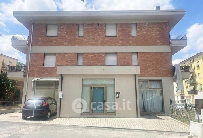 Ufficio in commerciale in Via Senese