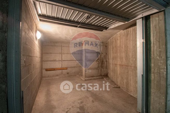 Box/posto auto in residenziale in Via Gerolamo Lamberti 7