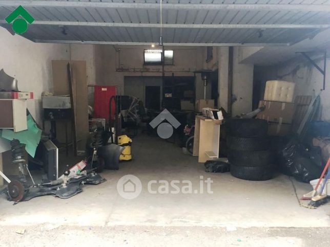 Garage/posto auto in residenziale in Via Naide 56