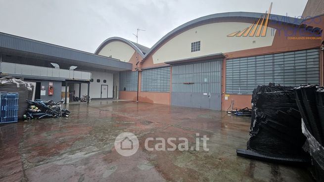 Capannone in commerciale in Via Girolamo Birago 16