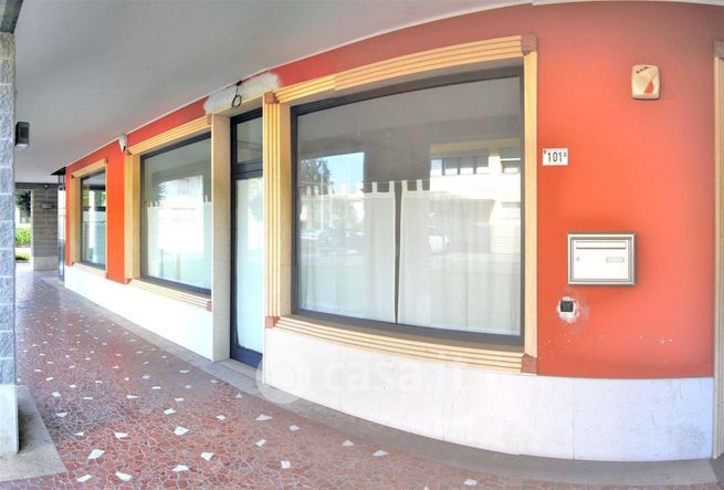Ufficio in commerciale in Viale Pietro Ceccato 112