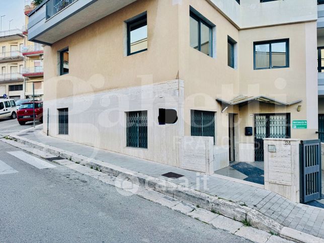 Ufficio in commerciale in Via Vittorio Emanuele Orlando 26