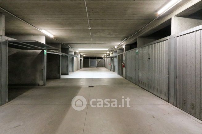 Garage/posto auto in residenziale in Via Lungardo