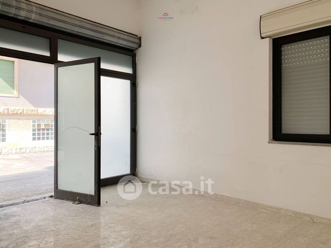 Attività/licenza (con o senza mura) in commerciale in Via Isonzo