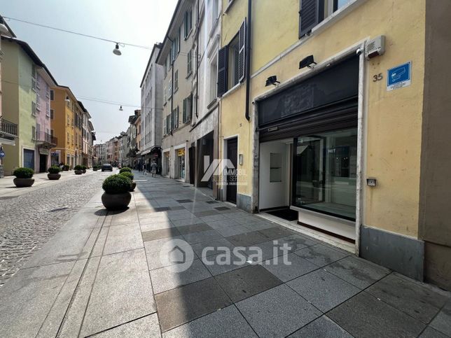 Negozio/locale commerciale in commerciale in Corso Giuseppe Garibaldi