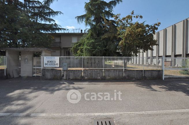 Capannone in commerciale in Via dell'Artigianato
