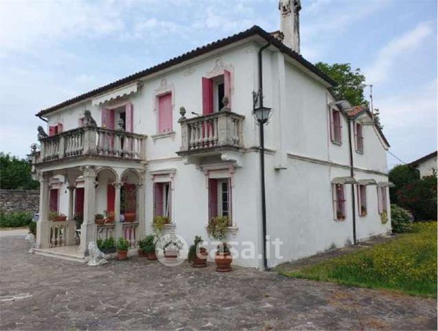 Villa in residenziale in Via Dartora