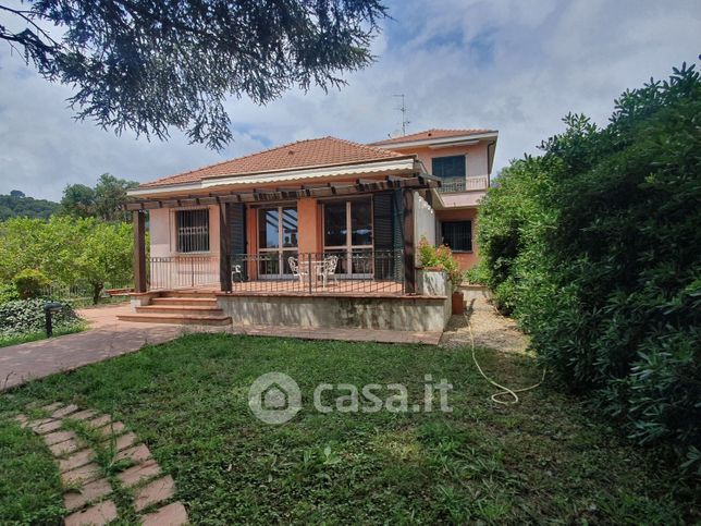 Villa in residenziale in Via Diano Castello