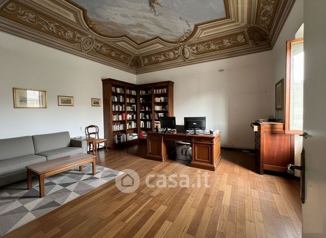 Ufficio in commerciale in Via Raffaello Caverni
