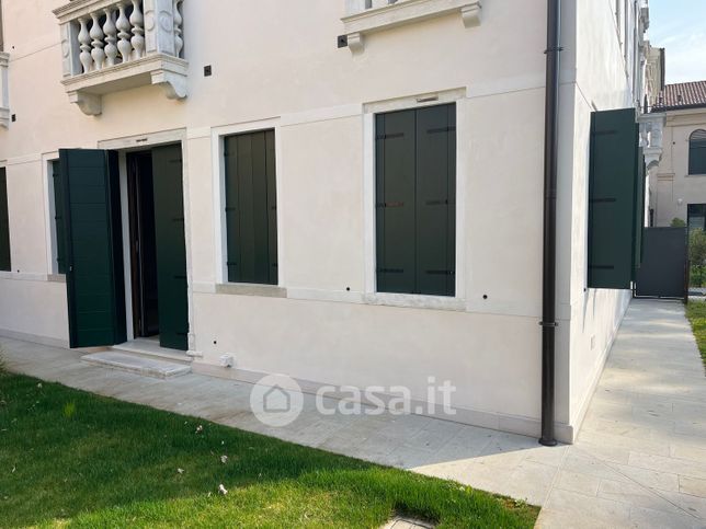 Appartamento in residenziale in Via Villafranca