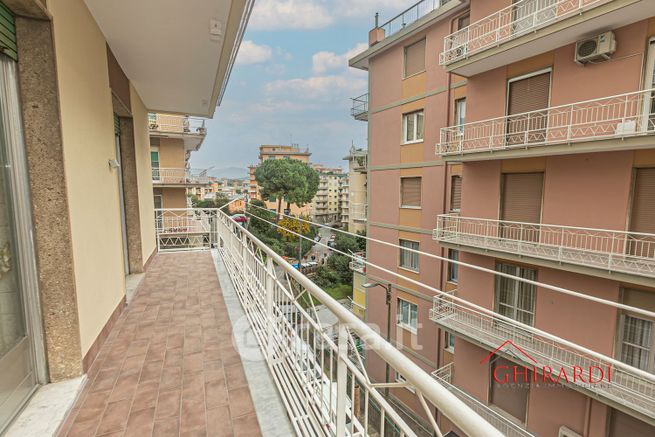 Appartamento in residenziale in Via Samo 15