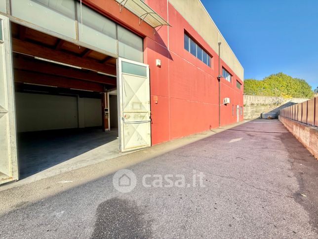Capannone in commerciale in Via Donatello 8