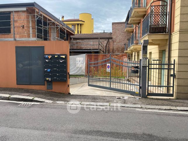 Box/posto auto in residenziale in Via Quattro Rusteghi
