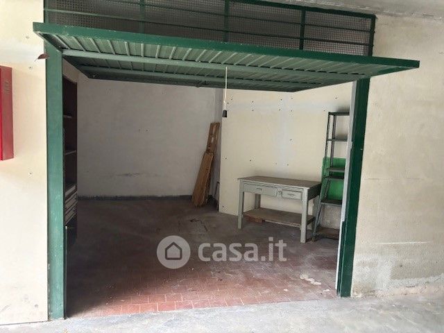 Box/posto auto in residenziale in Via Michelangelo