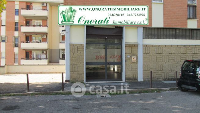 Ufficio in commerciale in Via Monte San Vicino