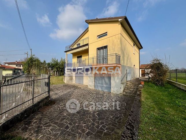 Casa bi/trifamiliare in residenziale in Via Rasica 86