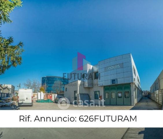 Capannone in commerciale in 