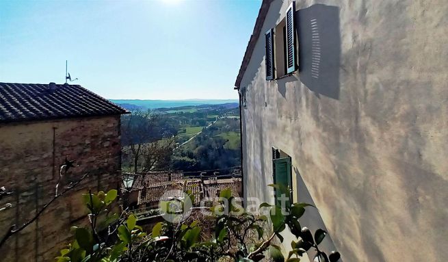 Casa indipendente in residenziale in 