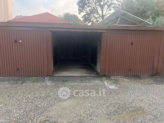 Garage/posto auto in residenziale in Via Attilio Mazzi 1