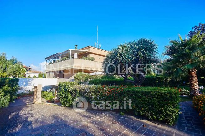 Appartamento in residenziale in Via Locarno 10