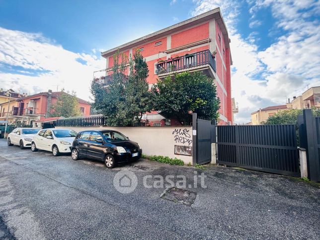 Garage/posto auto in residenziale in Via Cosimo de Luca 9