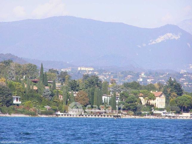 Rustico/casale in residenziale in Lungolago Cesare Battisti