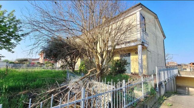 Appartamento in residenziale in Via Giacomo Leopardi
