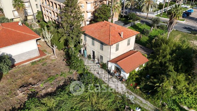 Casa indipendente in residenziale in Via Roseto 55