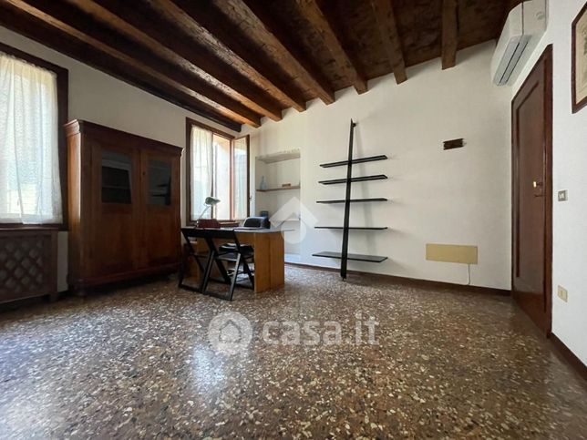 Appartamento in residenziale in Via Vendramini 23