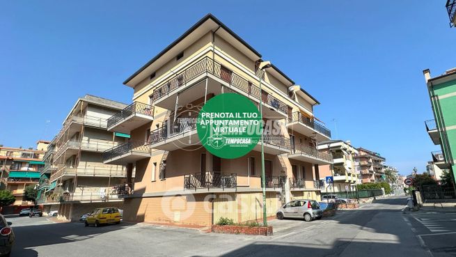 Appartamento in residenziale in Via de Amicis 10
