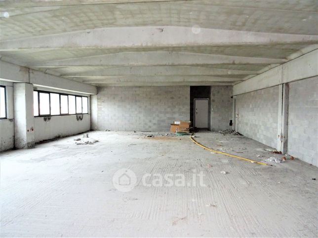 Ufficio in commerciale in 