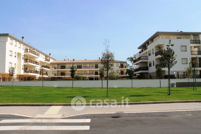 Box/posto auto in residenziale in Viale di Castel San Giorgio 24