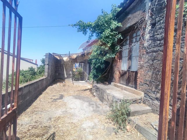 Casa indipendente in residenziale in Via XIV Traversa 136