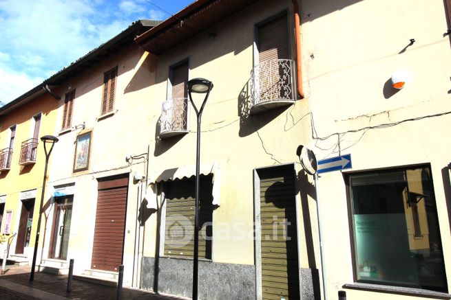 Casa indipendente in residenziale in Via Dante 11