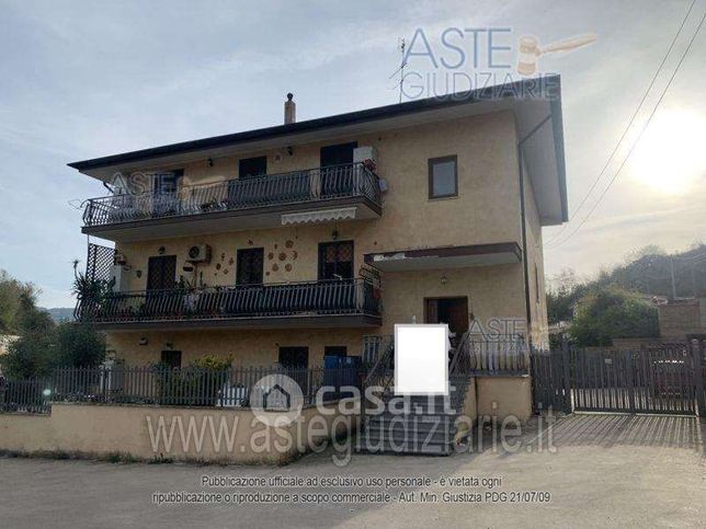 Appartamento in residenziale in Via Azzalora 9