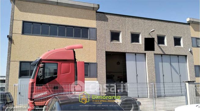 Capannone in commerciale in Via delle Tuje