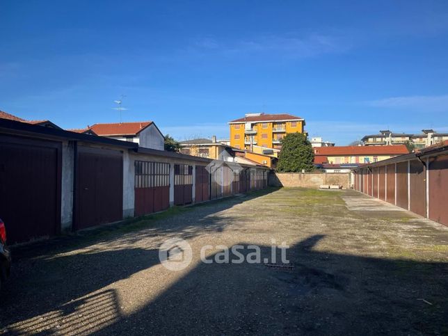 Garage/posto auto in residenziale in Via Conte Caccia Dominioni 7