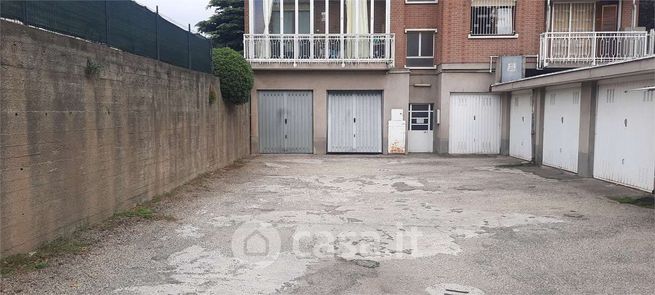 Garage/posto auto in residenziale in Via Ada Negri 43