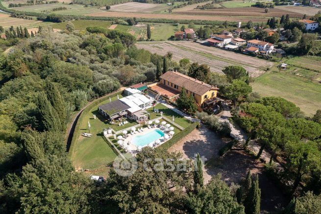 Casa indipendente in residenziale in 
