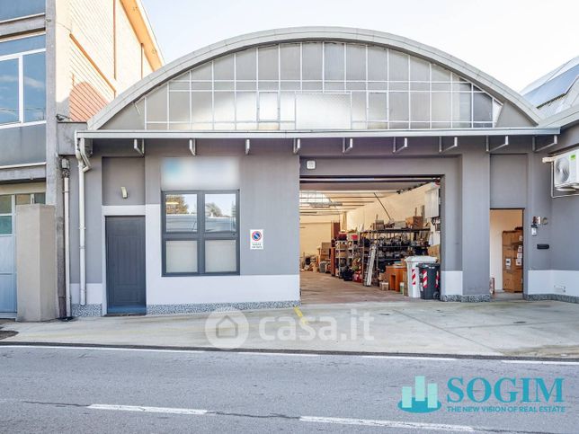 Capannone in commerciale in Via Carlo Bianchi
