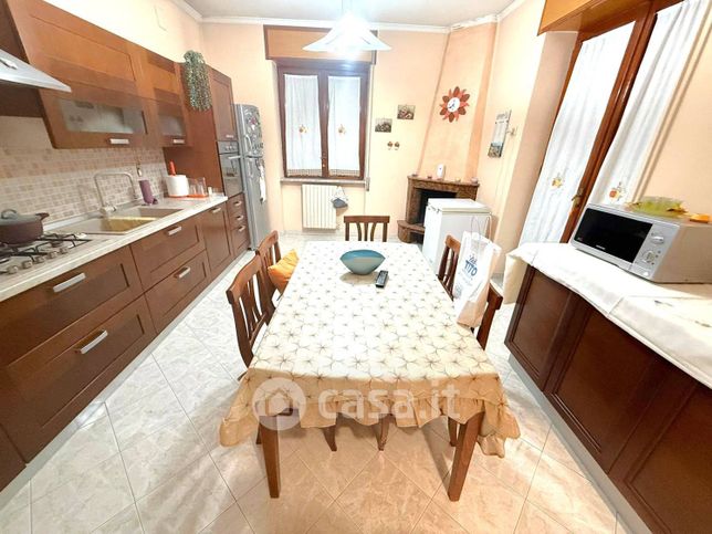 Appartamento in residenziale in Via Vecchia Napoli 44