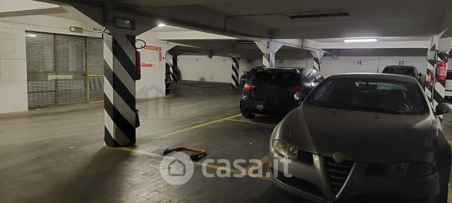 Garage/posto auto in residenziale in Via Milano