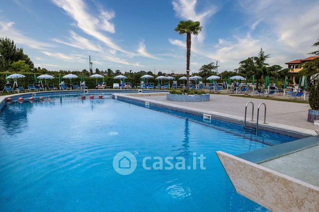 Attivitã /licenza (con o senza mura) in commerciale in Via Porto di Cavergnago